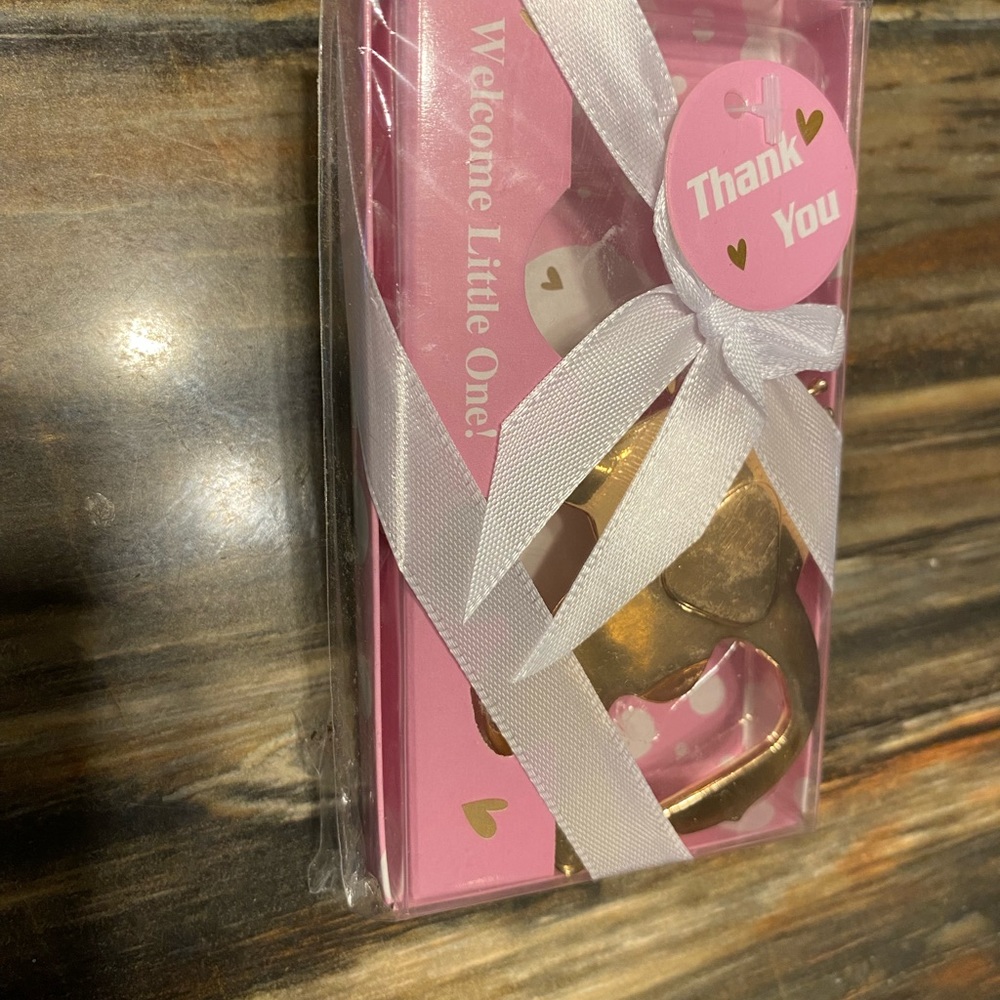 8 Girl Bottle Opener’s shower gift